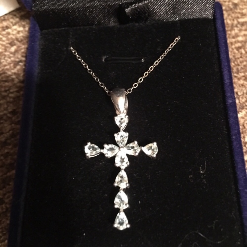 Gorgeous AAA+ cz Cross set in sterling silver 20”